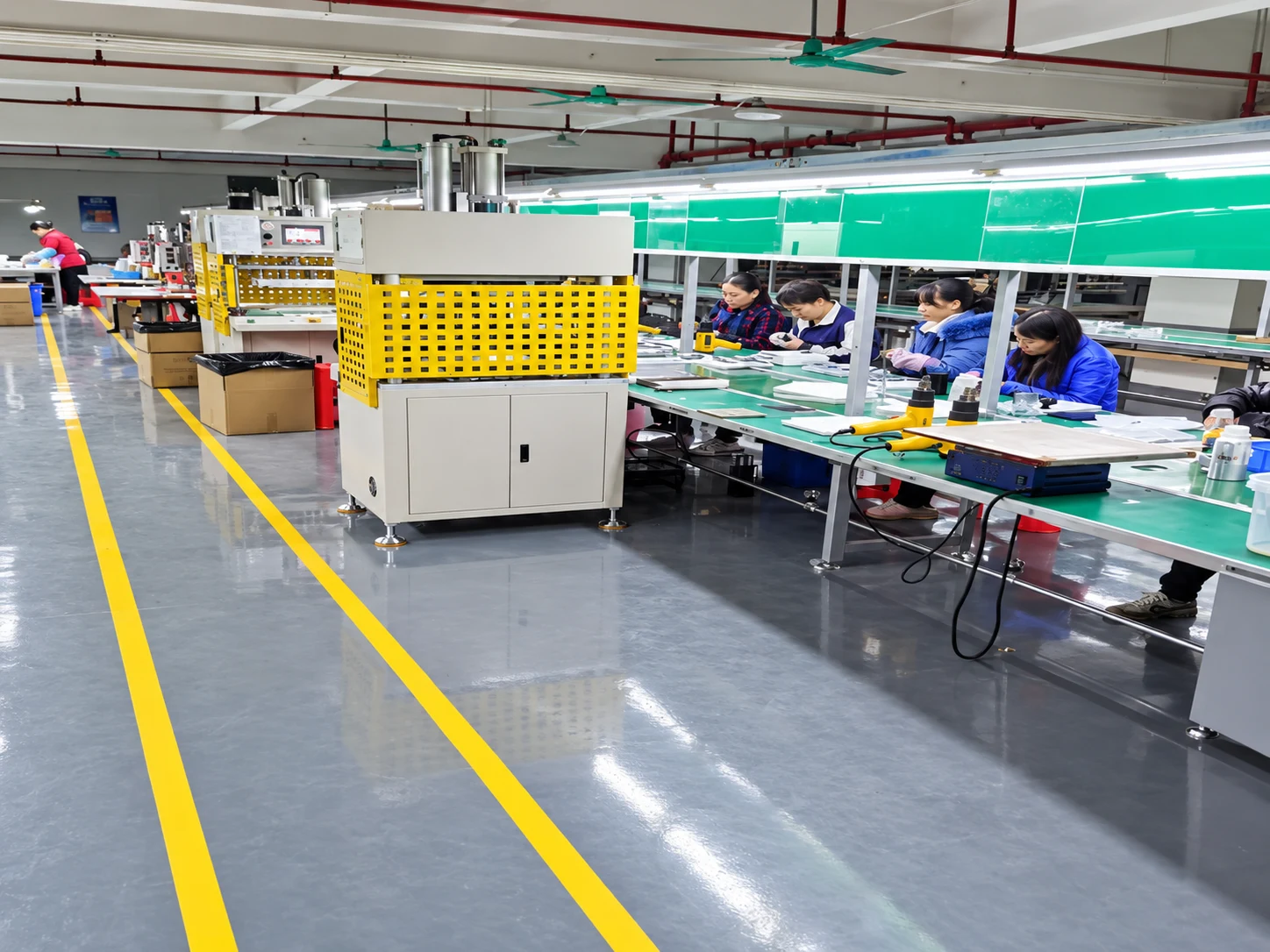 生产线与工作台展示
