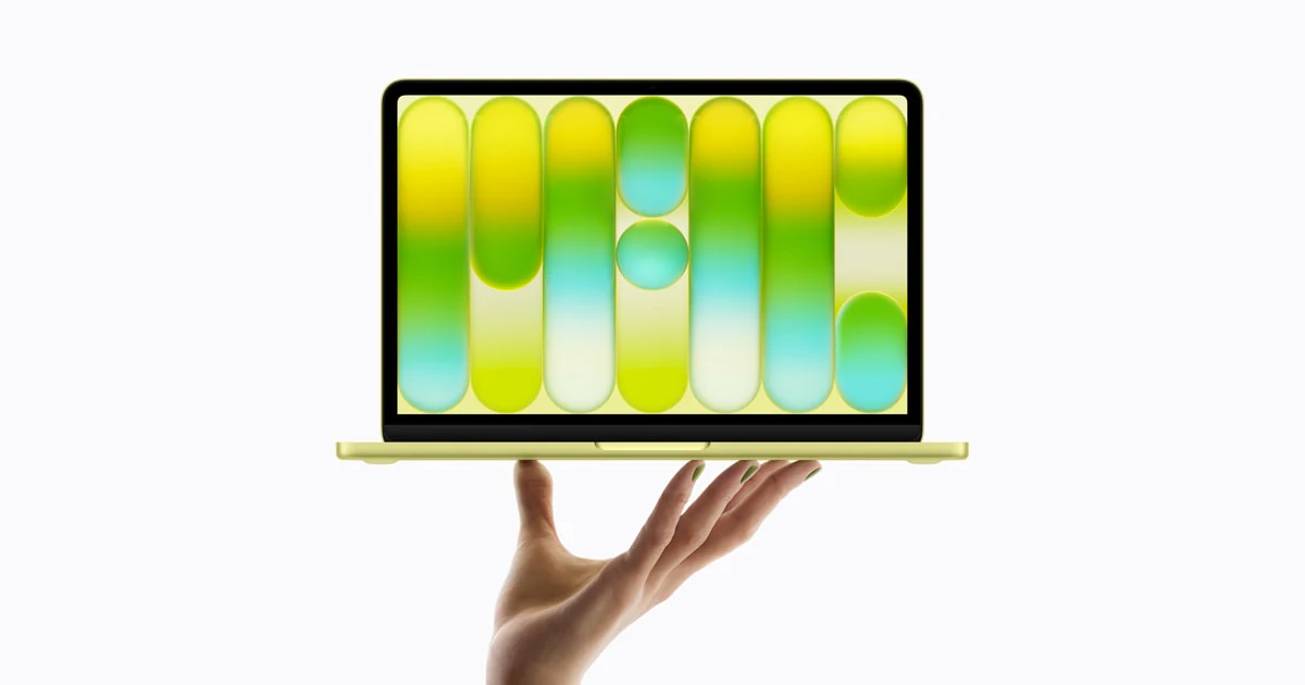Apple 官方配图：MacBook Neo 笔记本电脑展开状态